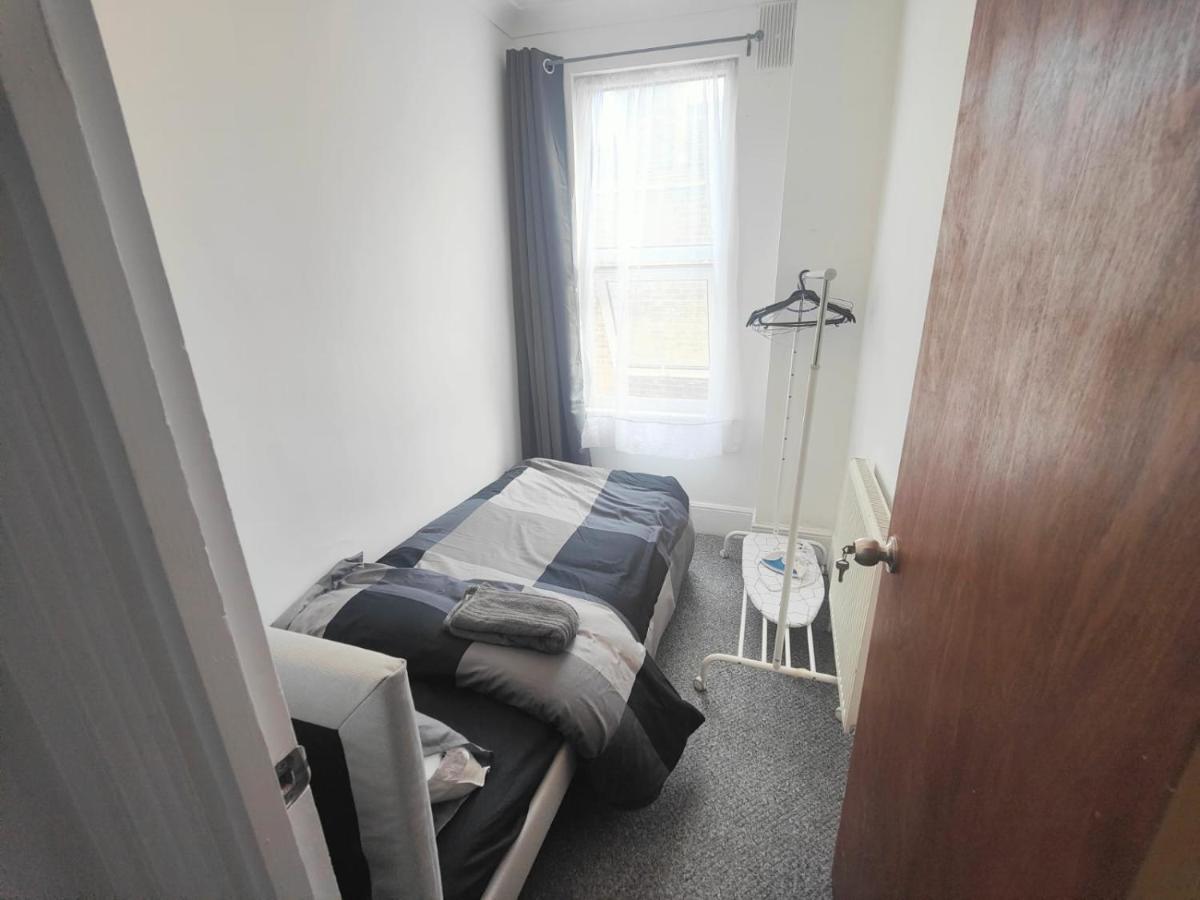 Lovely 3 Bedroom Serviced Apartment In Leytonstone London Exterior photo